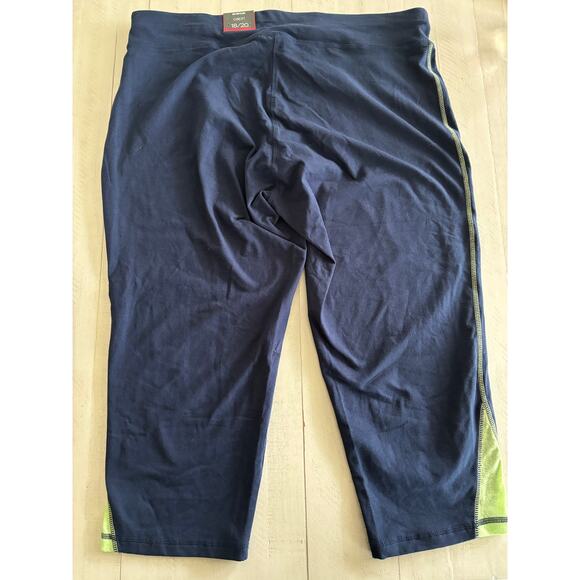 Navy Avenue Capris Size 18/20 NWT Retail 45$ - Picture 2 of 3